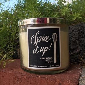Cinnamon Pretzel Twist Candle Bath Body Works